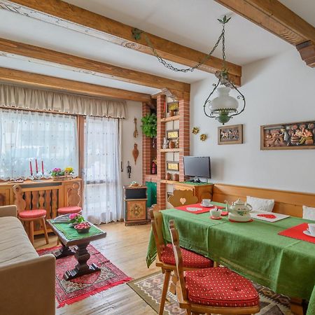 Ca' Dello Scoiattolo Lägenhet Cortina dʼAmpezzo Exteriör bild