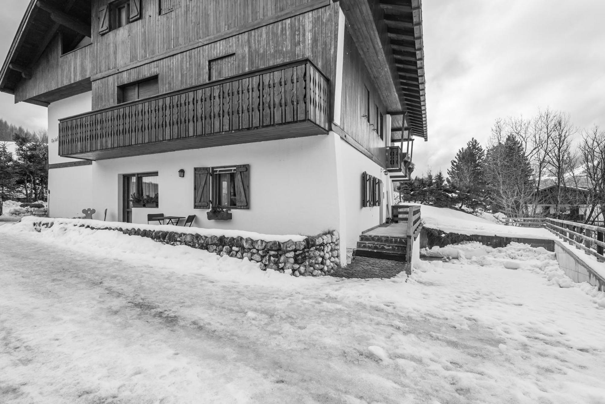 Ca' Dello Scoiattolo Lägenhet Cortina dʼAmpezzo Exteriör bild